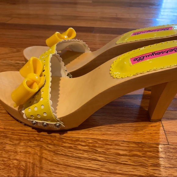 Betsy Johnson Betsyville Polka Dot Heels with Yellow Bow - Picture 3 of 5